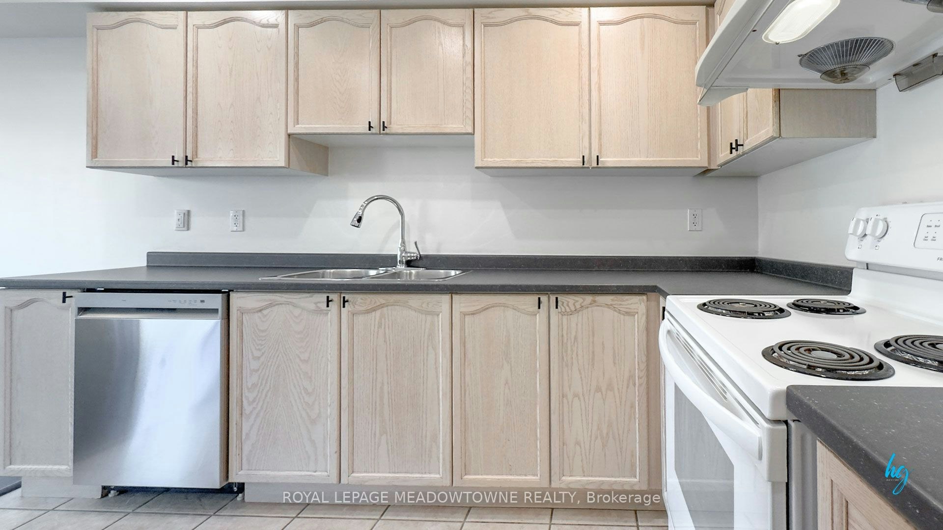 3561 Southwick Street, Mississauga, ON, L5M 7C4 - 8