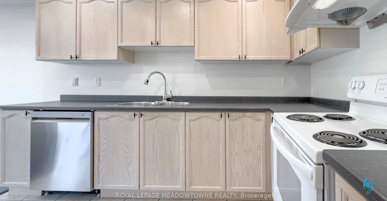3561 Southwick Street, Mississauga, ON, L5M 7C4 - 8
