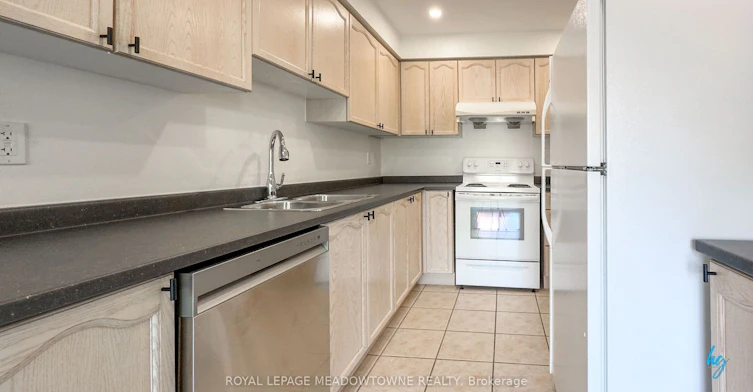 3561 Southwick Street, Mississauga, ON, L5M 7C4 - 7