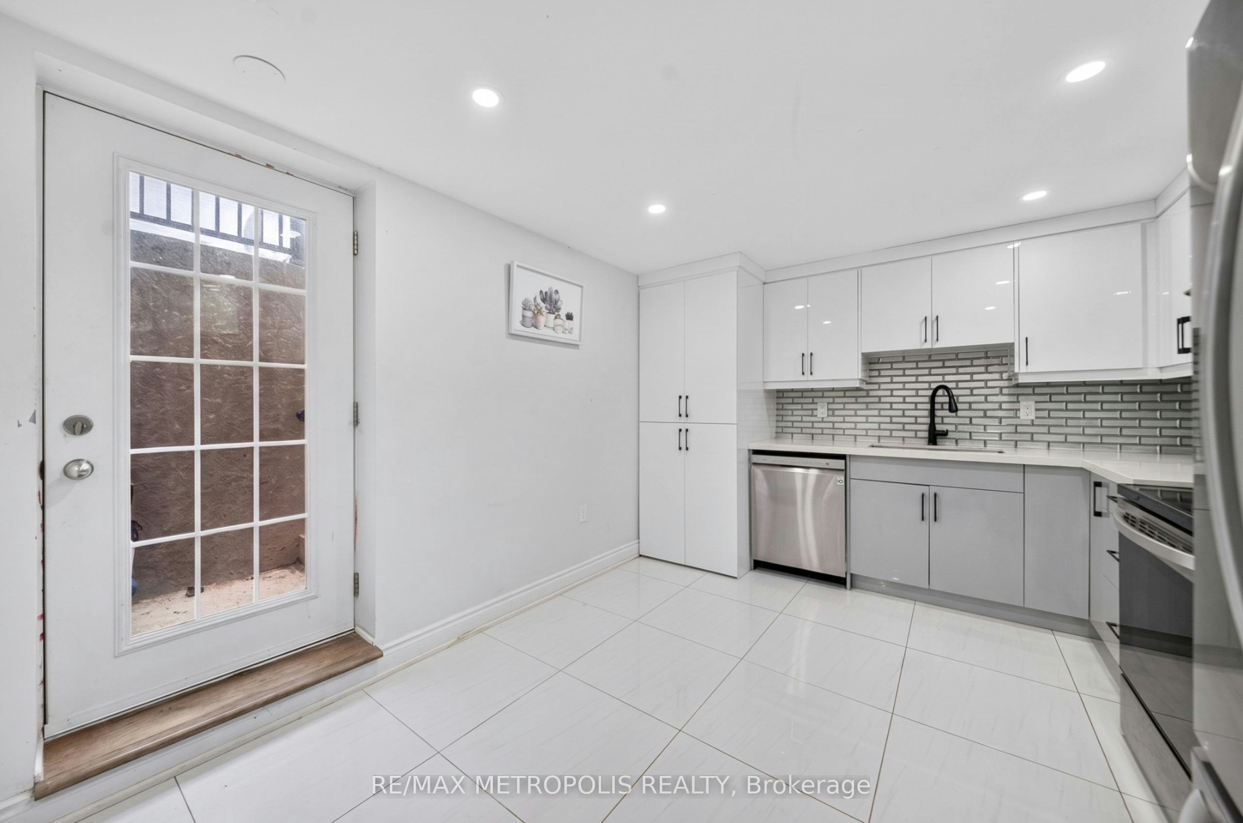 Bsmt-6 Madoc Drive, Brampton, ON, L6V 1Z9 - 2