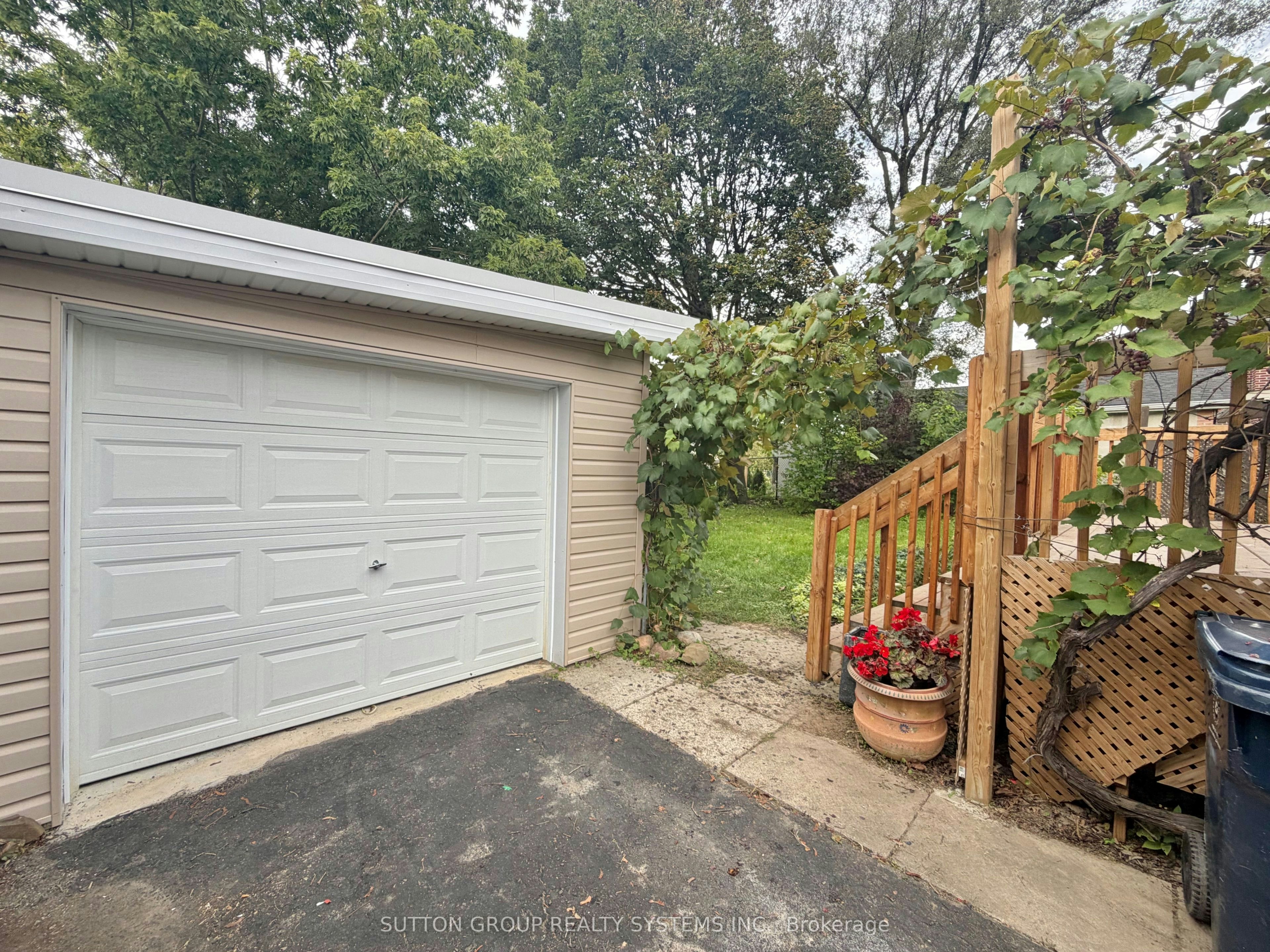 26 Compton Crescent, Toronto, ON, M3M 2C2 - 2