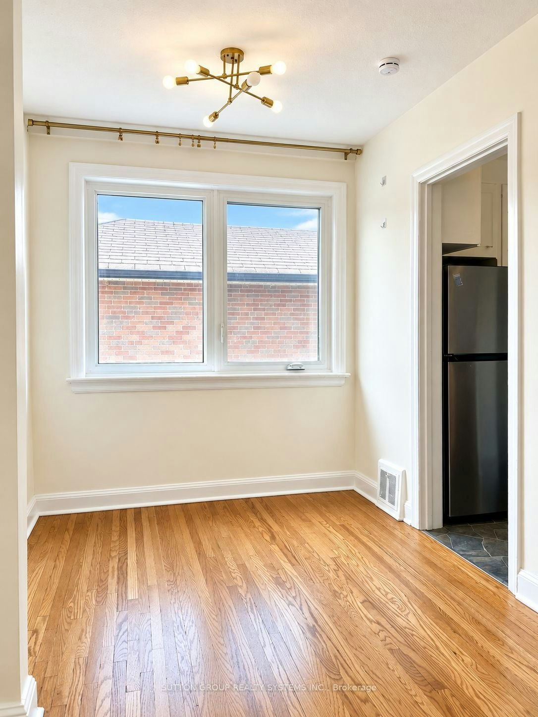 26 Compton Crescent, Toronto, ON, M3M 2C2 - 4