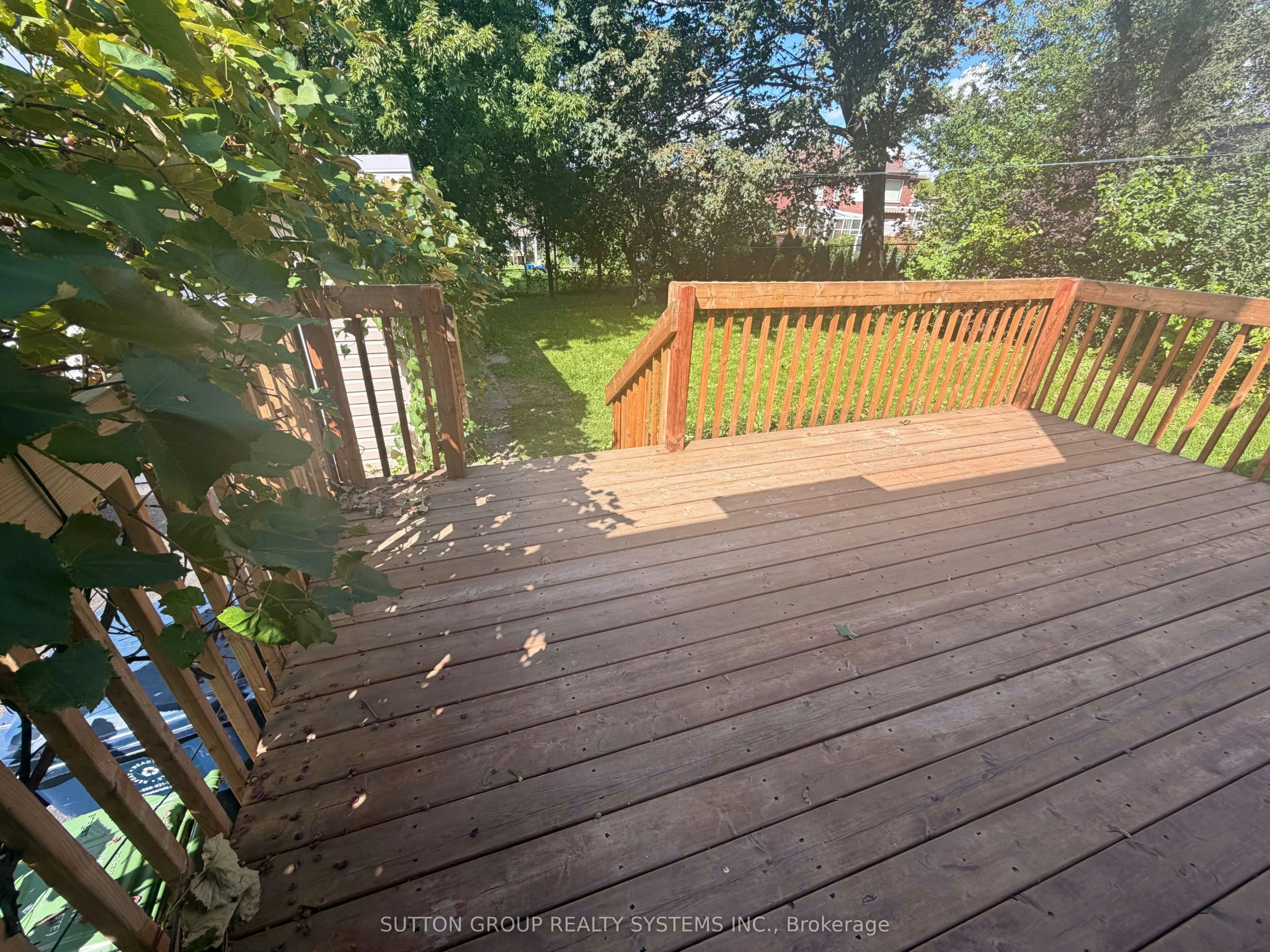 26 Compton Crescent, Toronto, ON, M3M 2C2 - 24