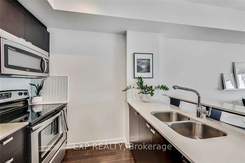 2607-103 The Queensway N/A, Toronto, ON, M6S 5B3 - 5