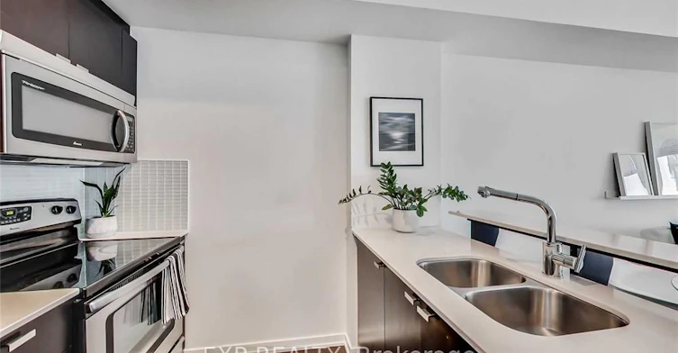2607-103 The Queensway N/A, Toronto, ON, M6S 5B3 - 5