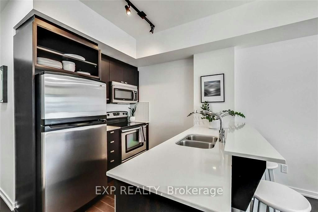 2607-103 The Queensway N/A, Toronto, ON, M6S 5B3 - 4