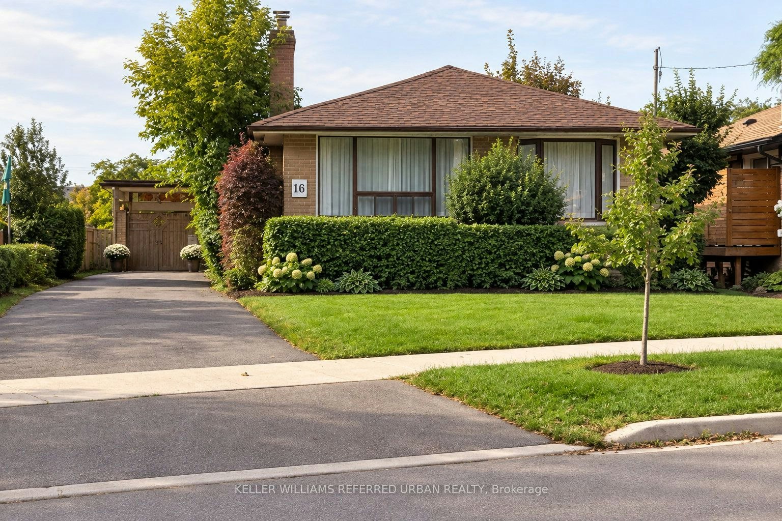 16 Carsbrooke Road, Toronto, ON, M9C 3C1