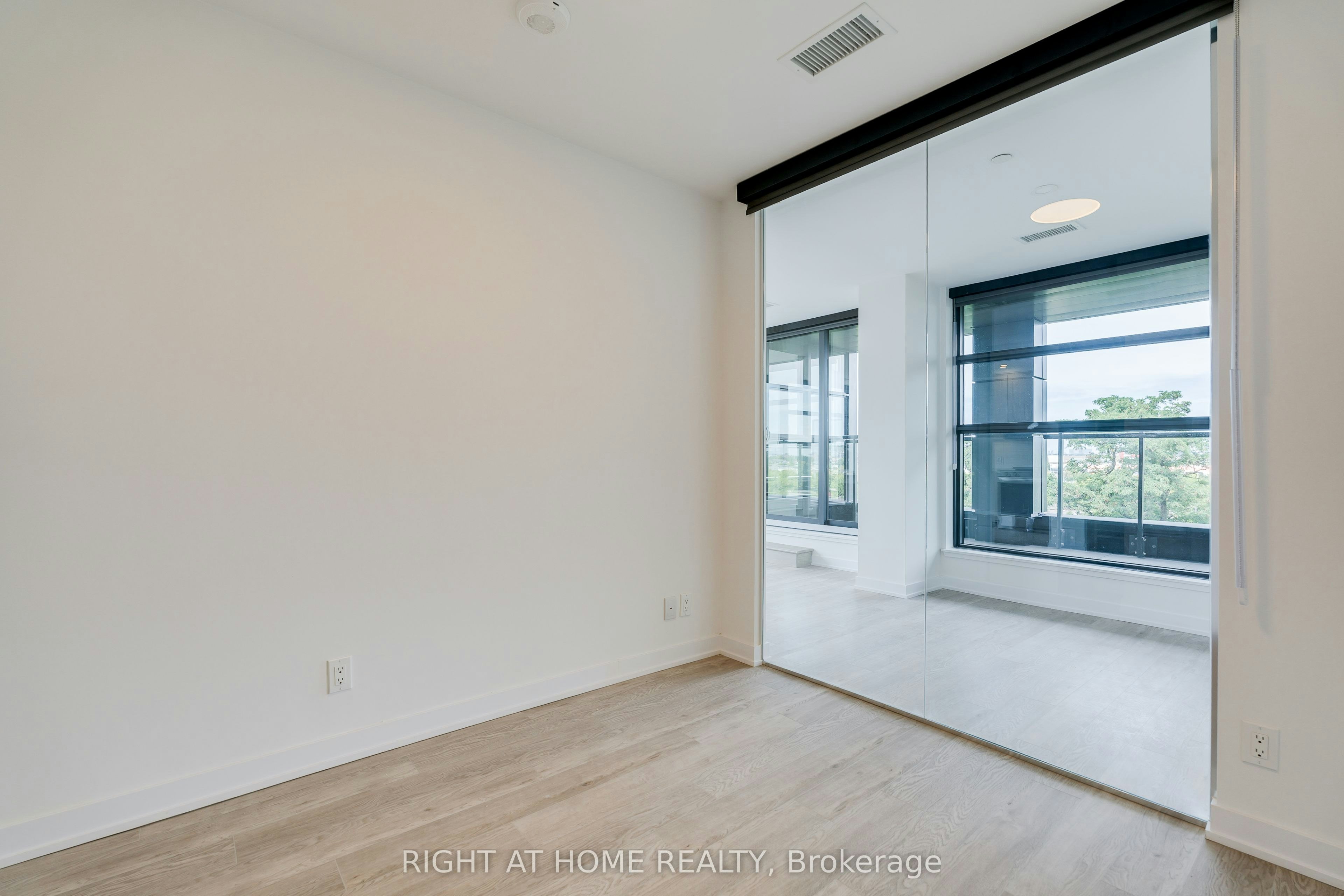 618-2946 Dundas Street W, Toronto, ON, M6P 1Y8 - 8