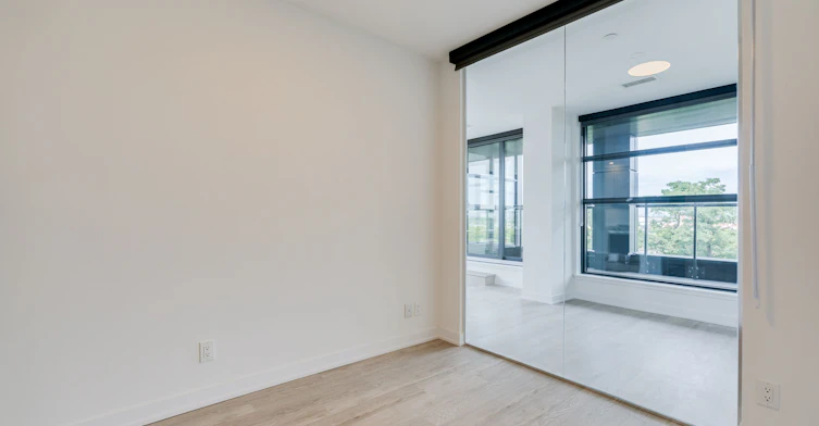618-2946 Dundas Street W, Toronto, ON, M6P 1Y8 - 8