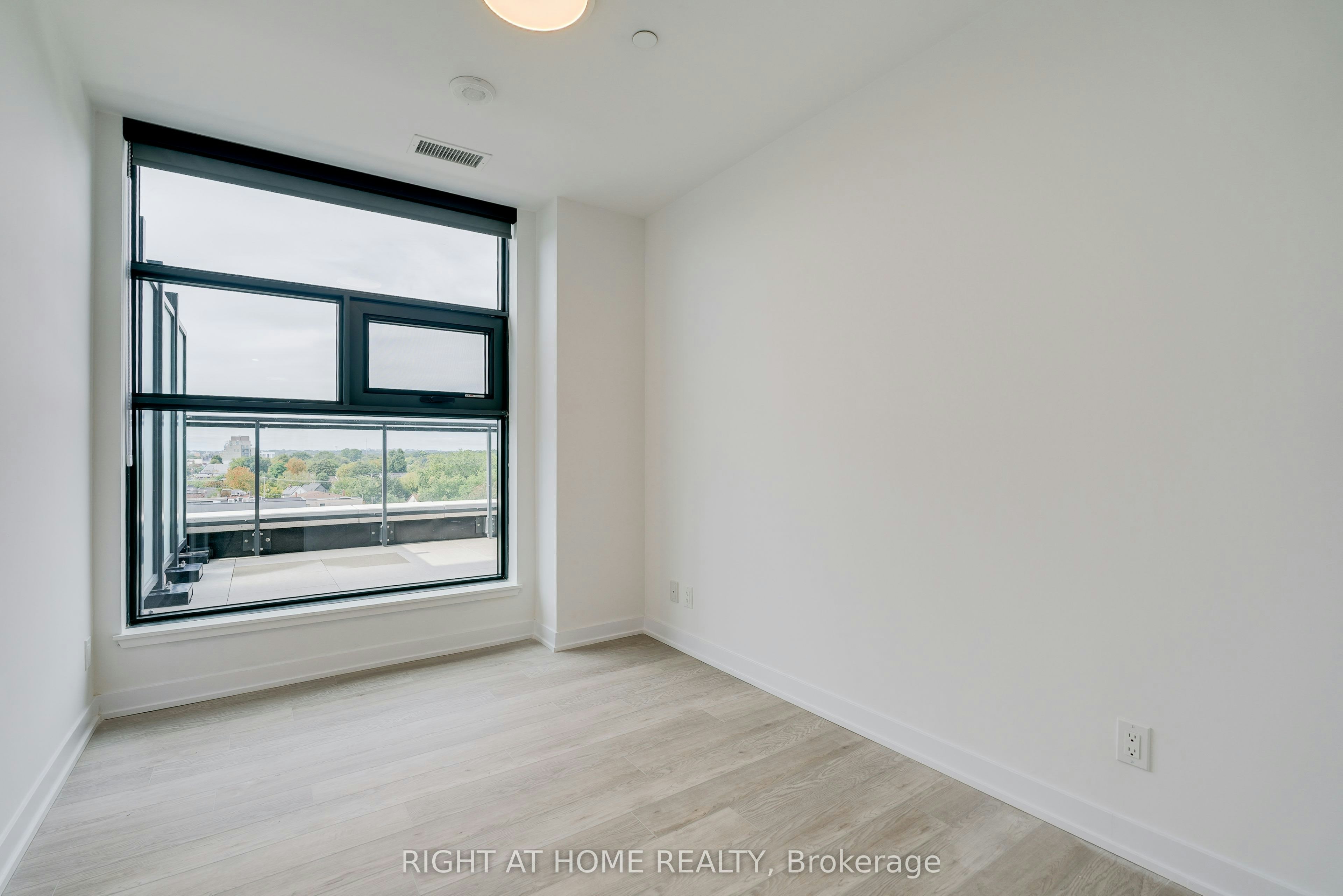 618-2946 Dundas Street W, Toronto, ON, M6P 1Y8 - 6