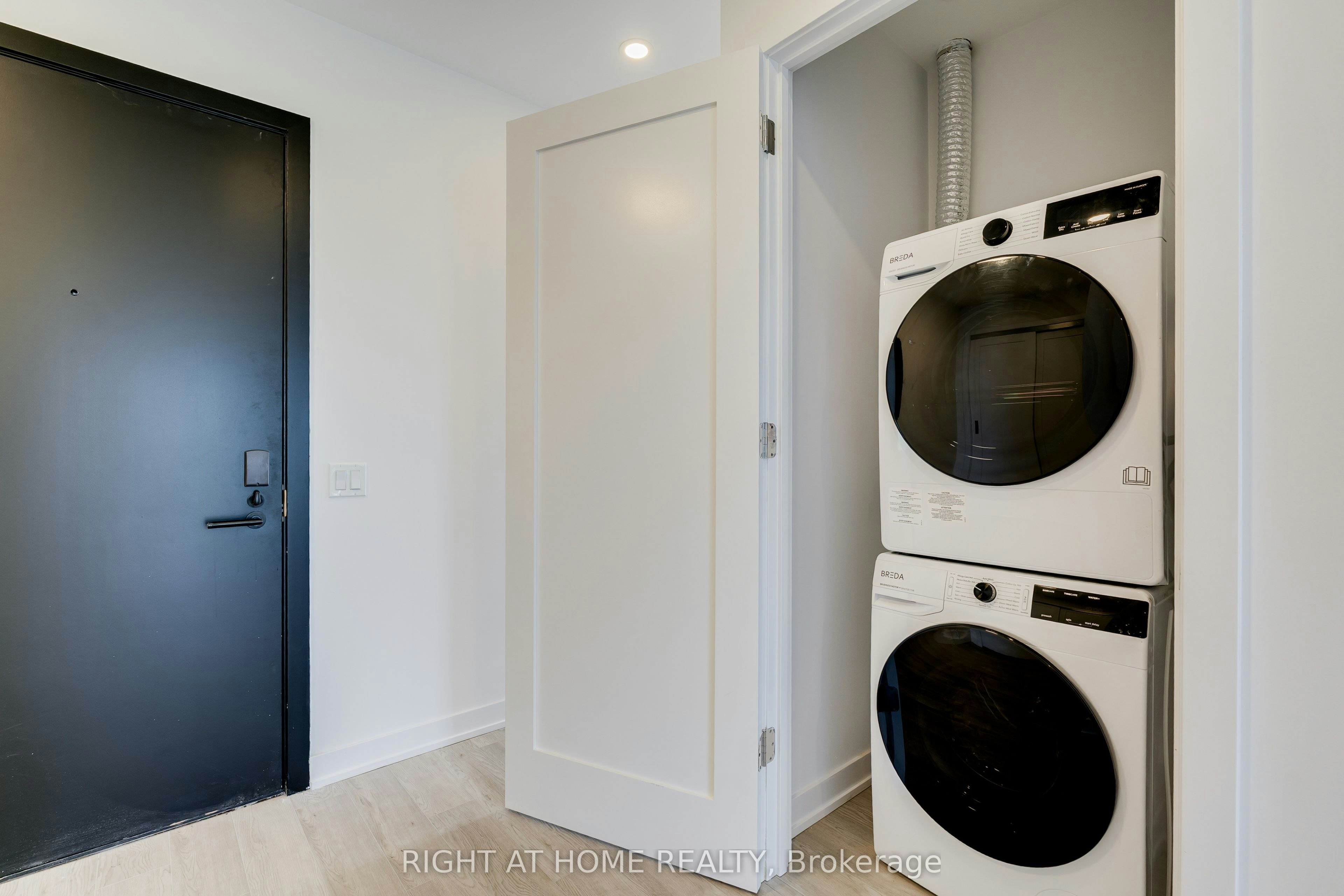 618-2946 Dundas Street W, Toronto, ON, M6P 1Y8 - 4