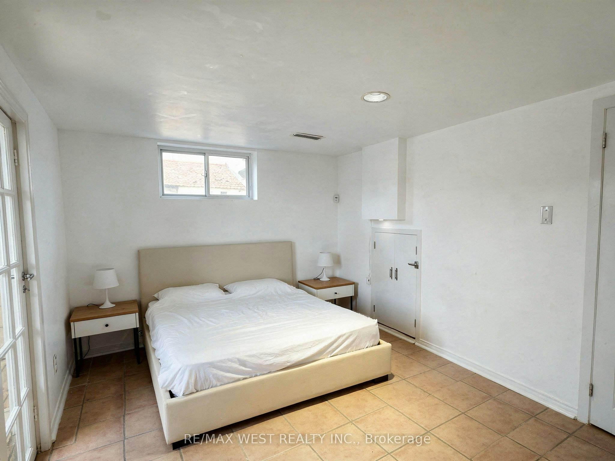 Lower Level-31 Valencia Crescent, Toronto, ON, M6L 1M3 - 6
