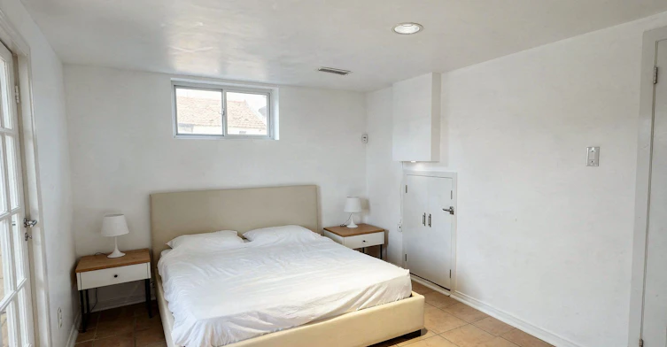 Lower Level-31 Valencia Crescent, Toronto, ON, M6L 1M3 - 6