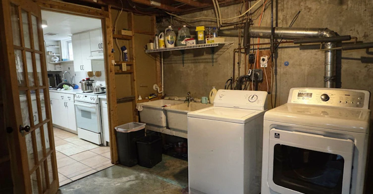 Lower Level-31 Valencia Crescent, Toronto, ON, M6L 1M3 - 10