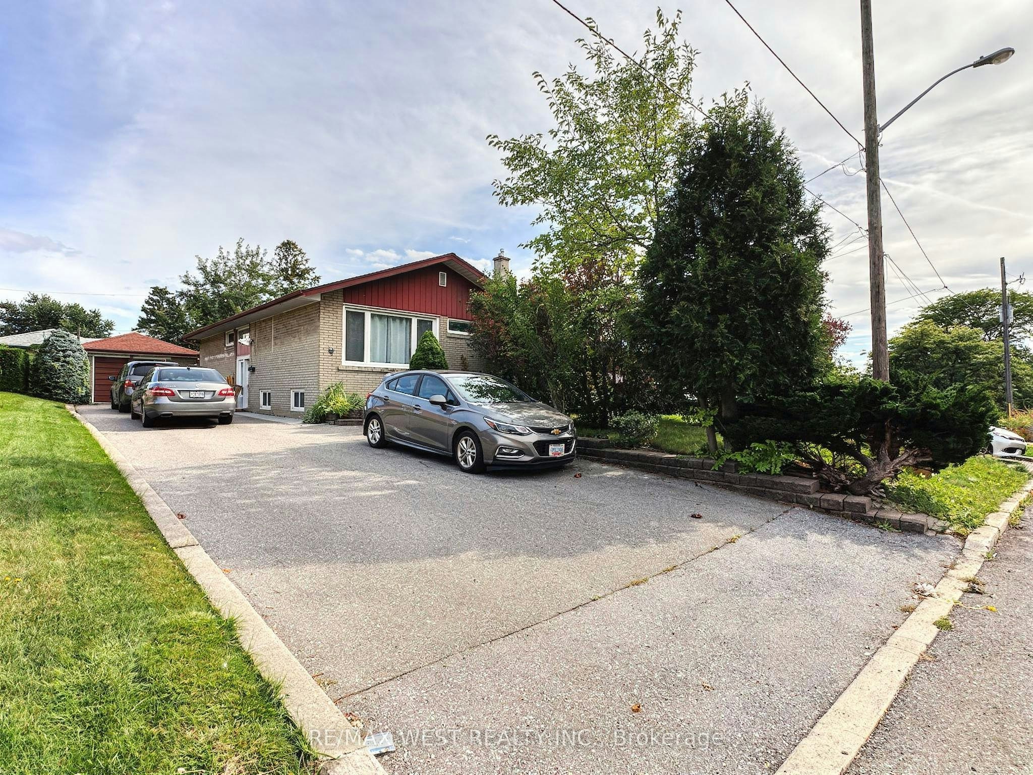 Lower Level-31 Valencia Crescent, Toronto, ON, M6L 1M3