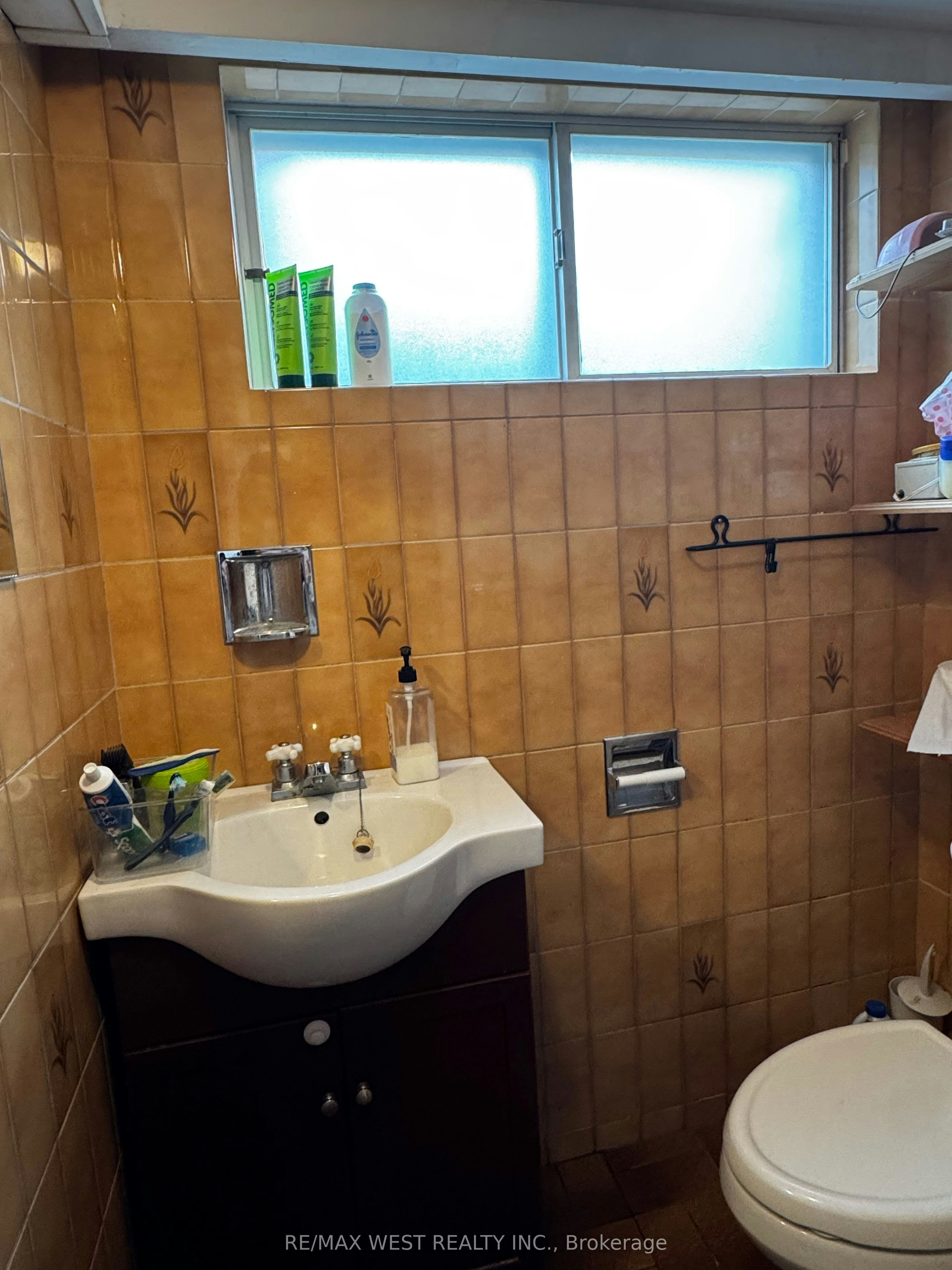 Lower Level-31 Valencia Crescent, Toronto, ON, M6L 1M3 - 12
