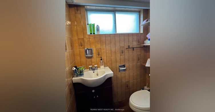 Lower Level-31 Valencia Crescent, Toronto, ON, M6L 1M3 - 12