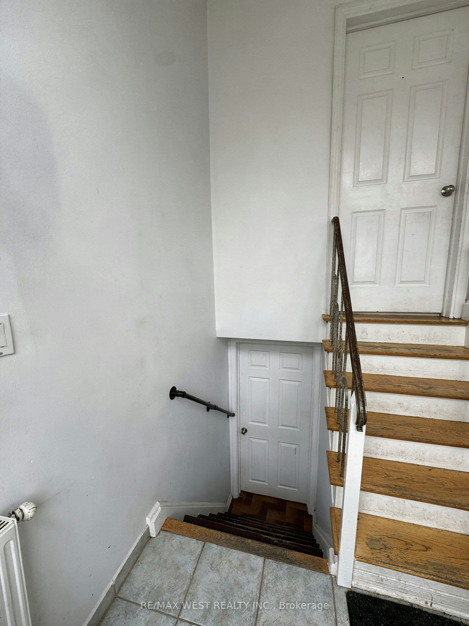 Lower Level-31 Valencia Crescent, Toronto, ON, M6L 1M3 - 3