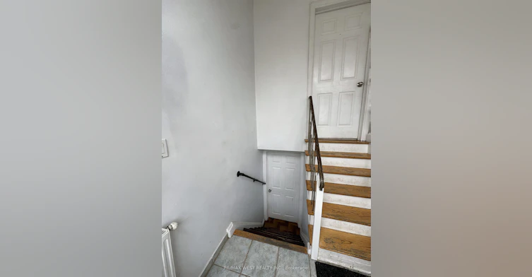 Lower Level-31 Valencia Crescent, Toronto, ON, M6L 1M3 - 3