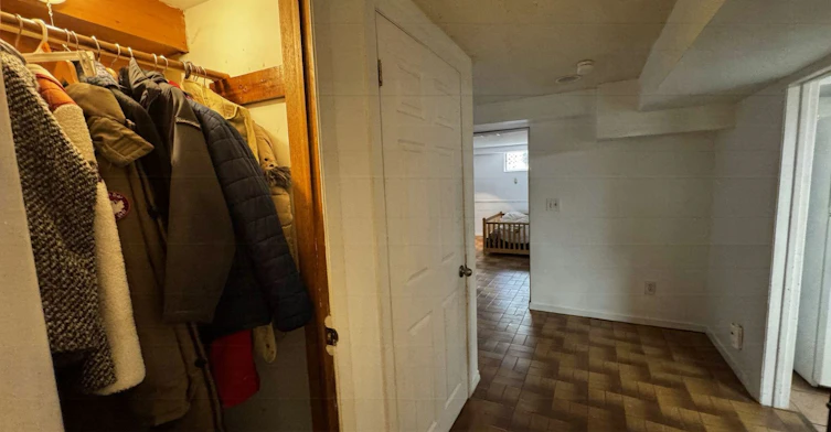 Lower Level-31 Valencia Crescent, Toronto, ON, M6L 1M3 - 4
