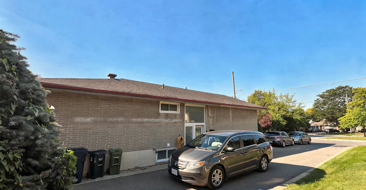 Lower Level-31 Valencia Crescent, Toronto, ON, M6L 1M3 - 2