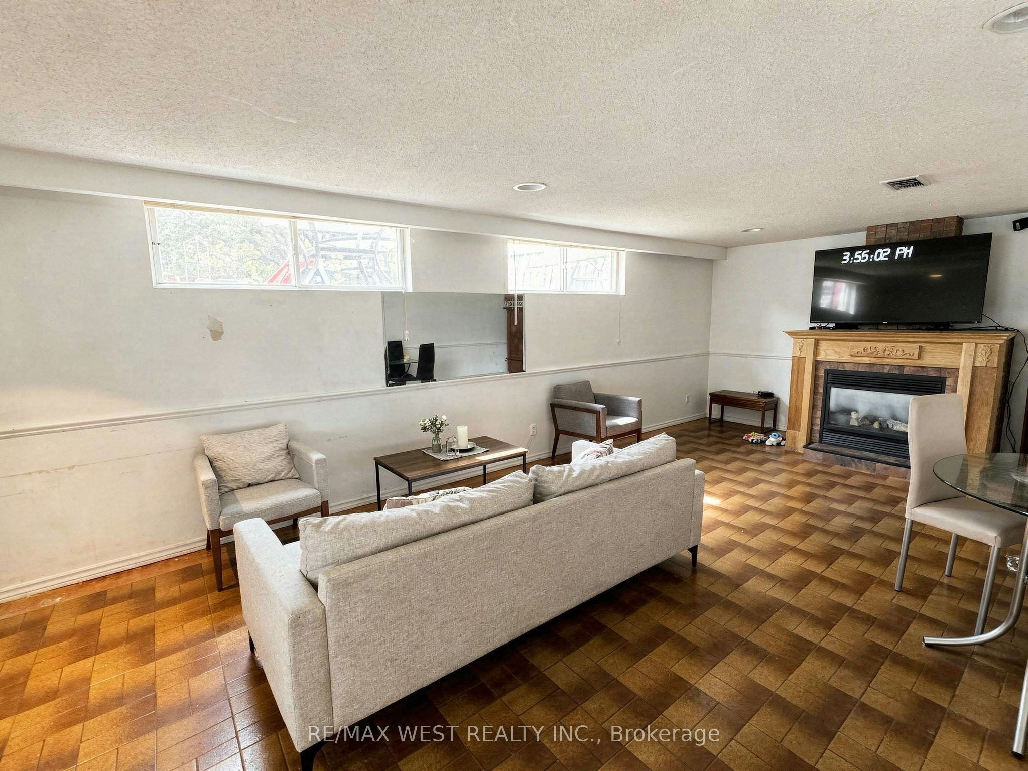 Lower Level-31 Valencia Crescent, Toronto, ON, M6L 1M3 - 7