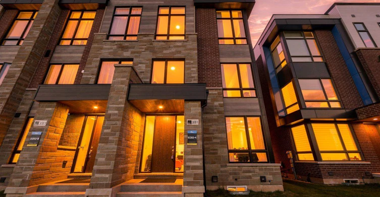 3081 Welsman Garden, Oakville, ON, L6H 7Z1