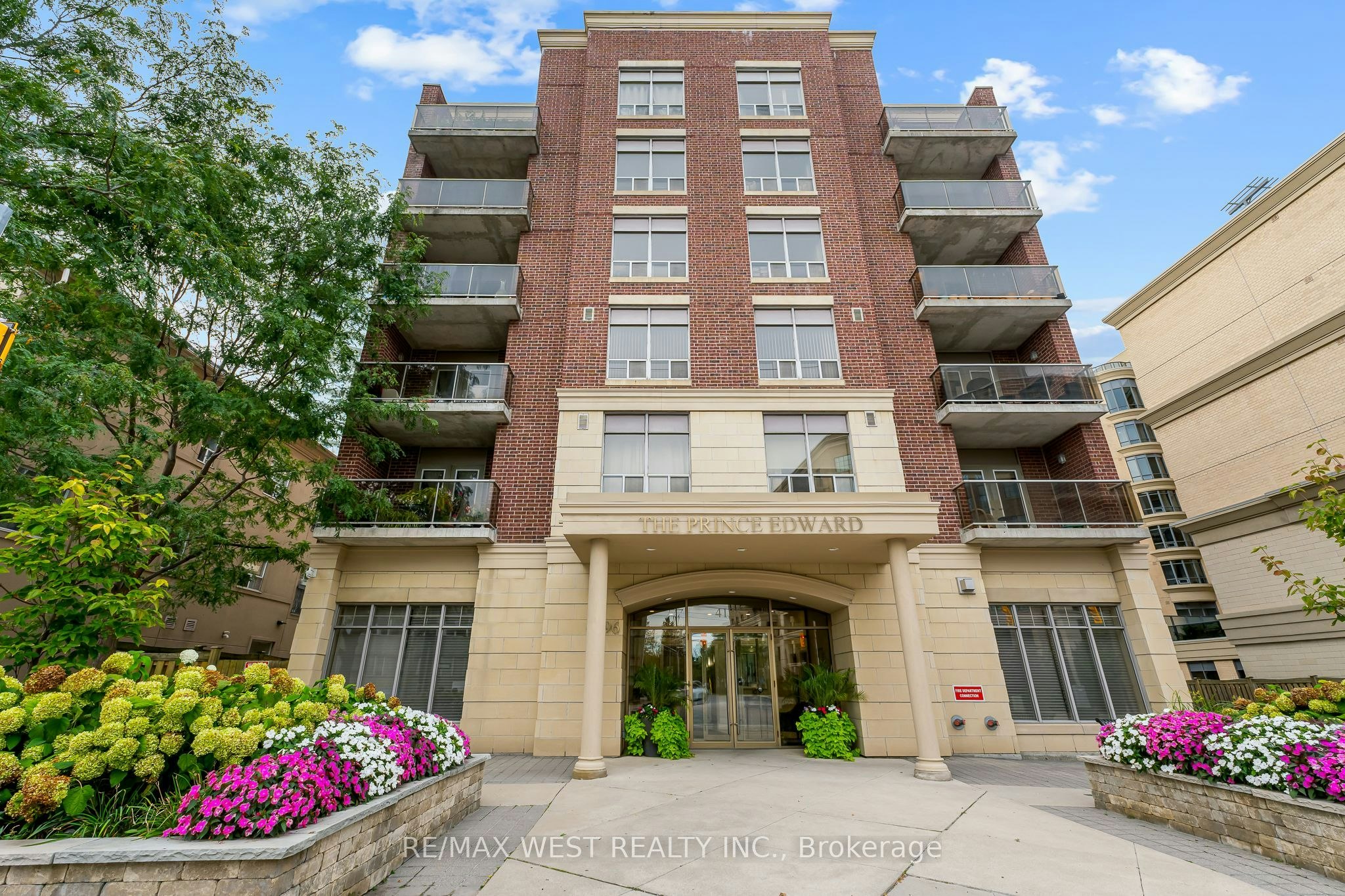 402-4196 Dundas Street W, Toronto, ON, M8X 0A3