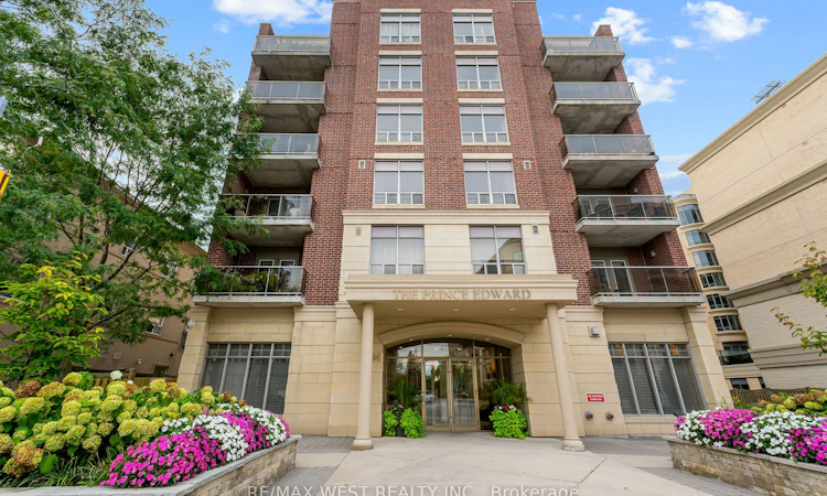 402-4196 Dundas Street W