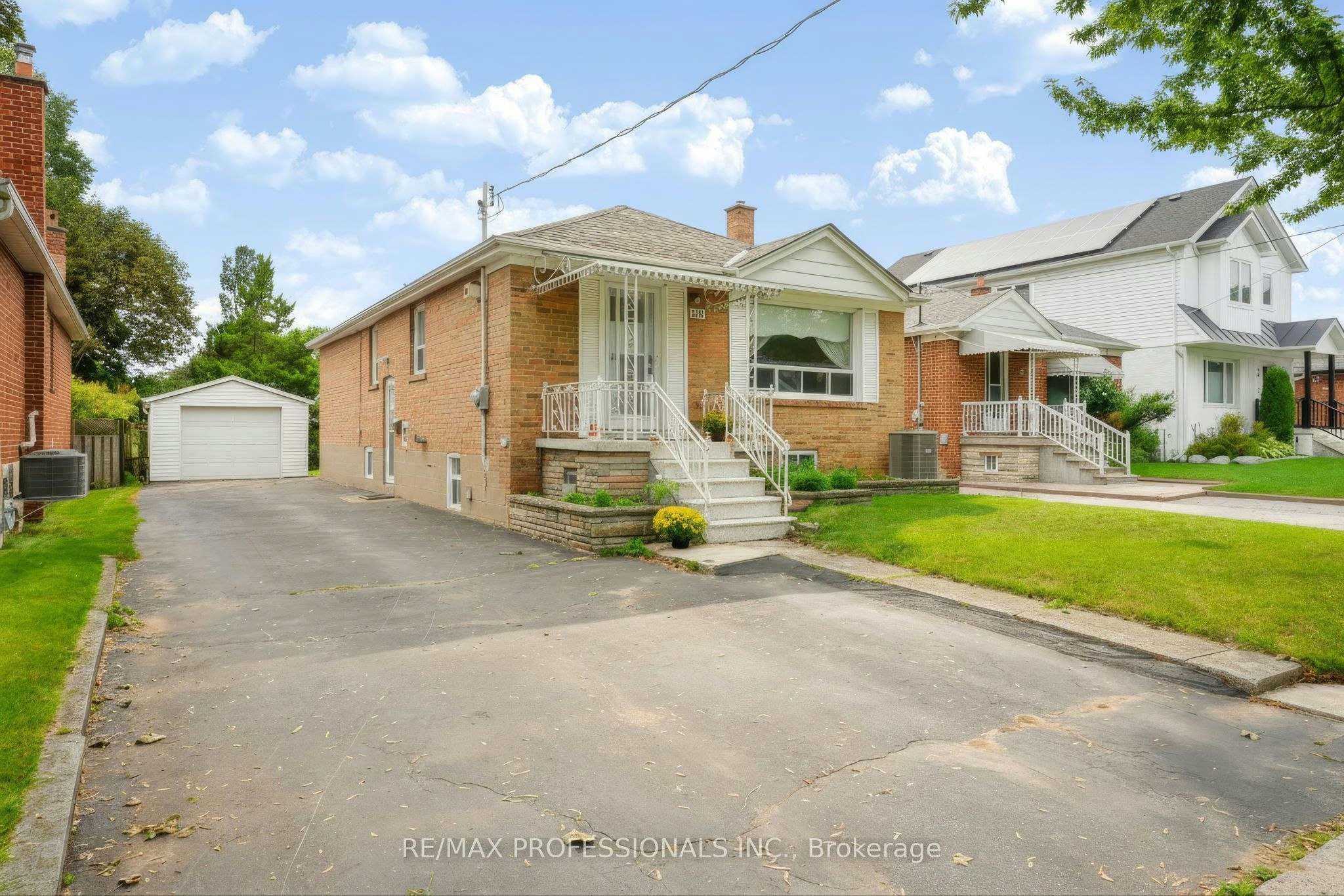 26 Nordin Avenue, Toronto, ON, M8Z 2B3