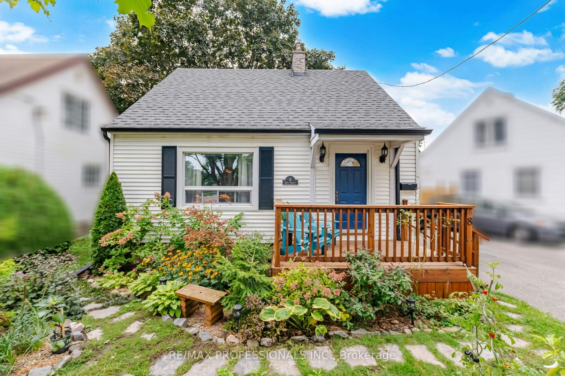 8 Smith Crescent, Toronto, ON, M8Z 3X5