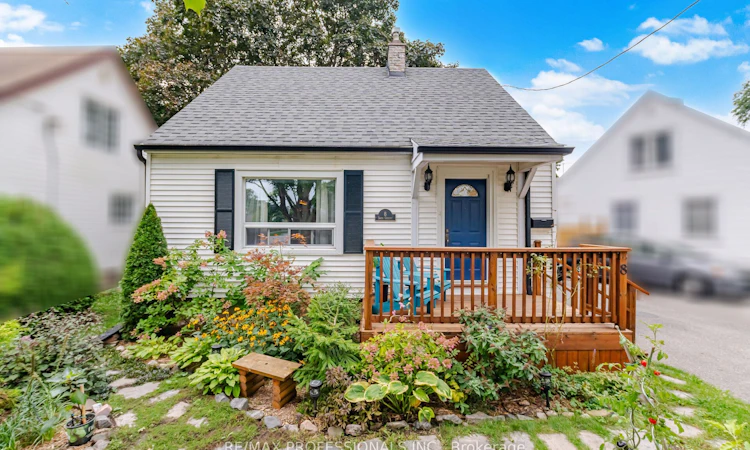 8 Smith Crescent