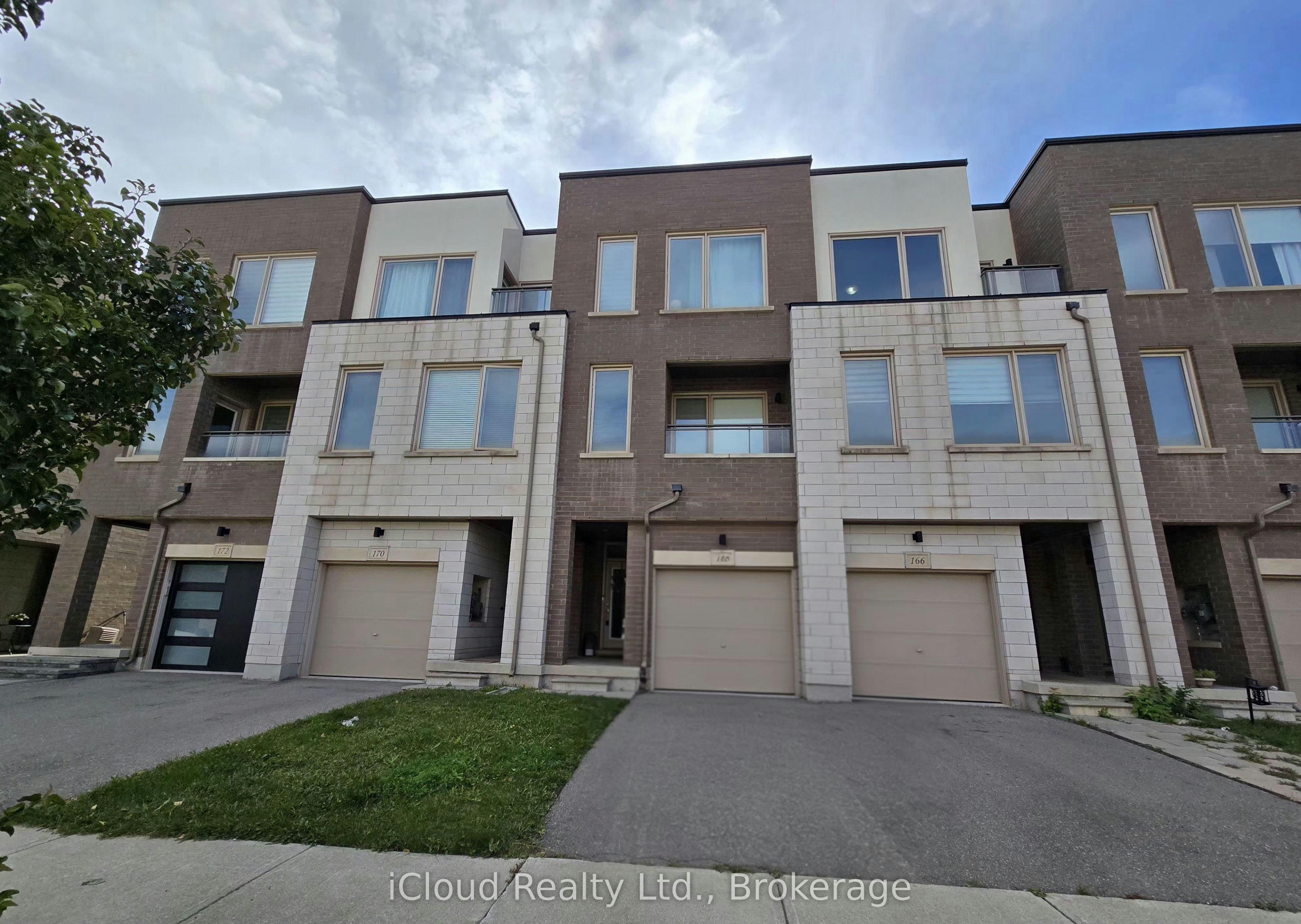 168 Squire Crescent, Oakville, ON, L6H 0L7