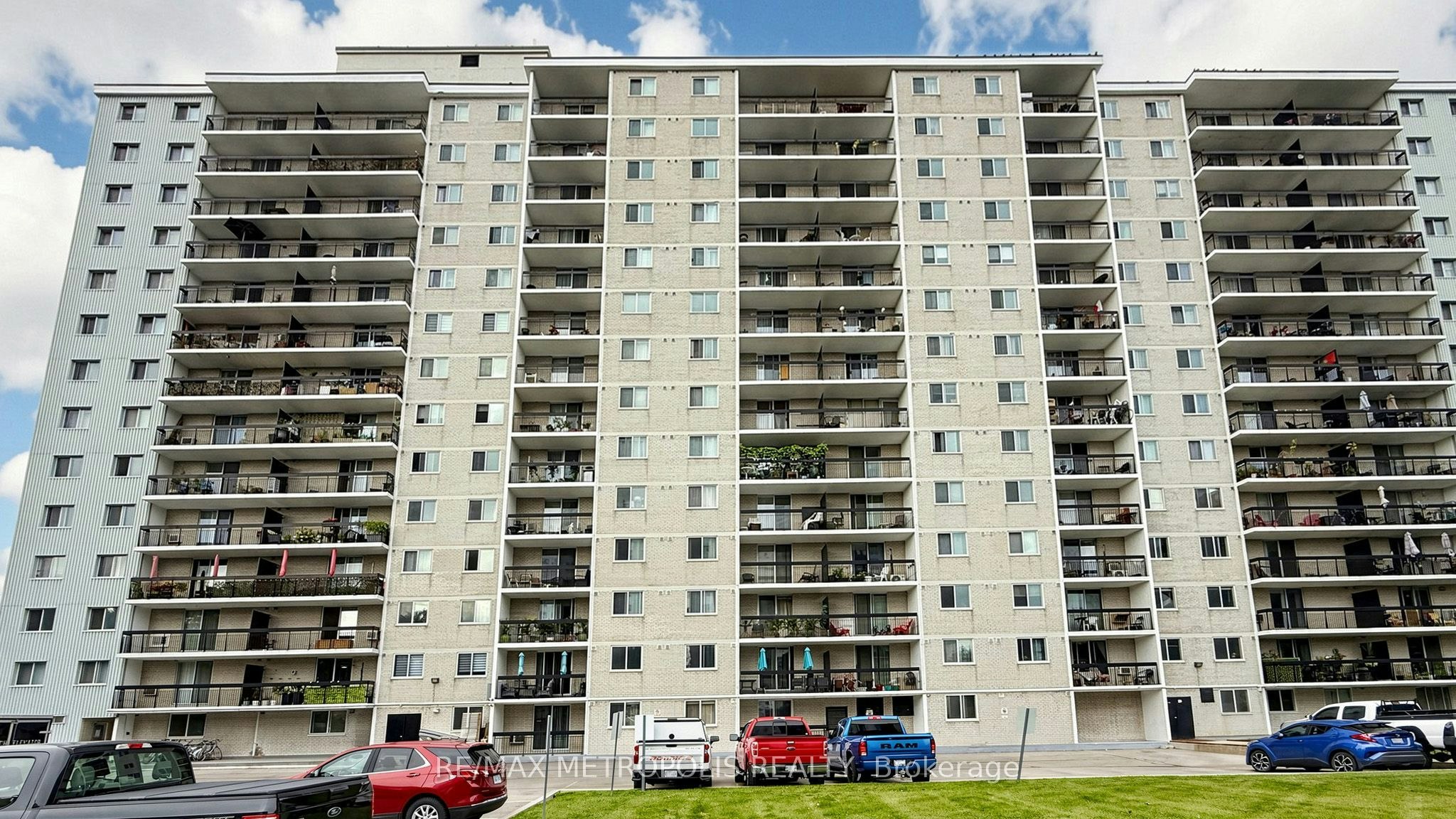 310-1100 Caven Street, Mississauga, ON, L5G 4N3 - 2