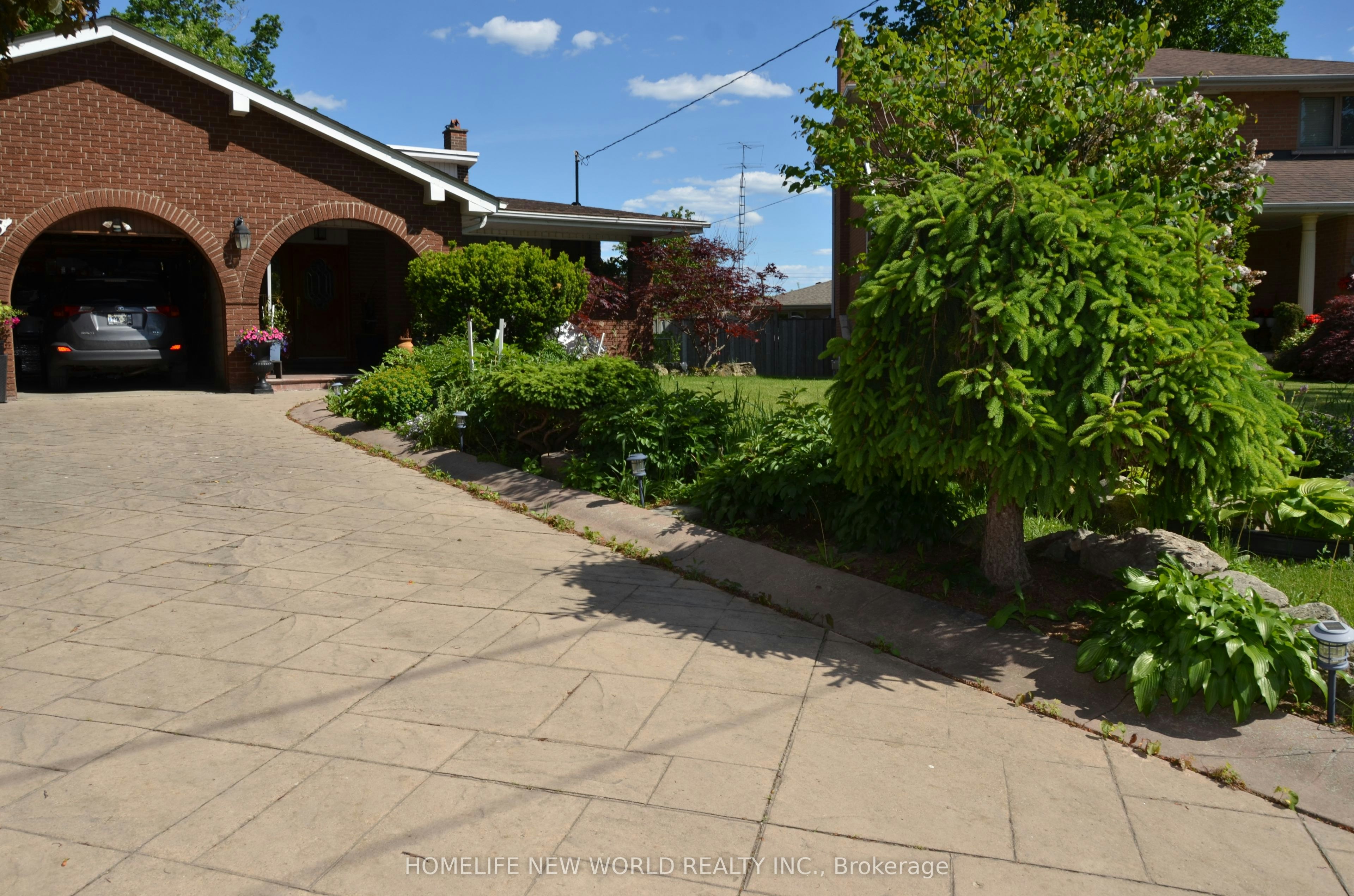 15 Brantley Crescent, Toronto, ON, M3J 1X4