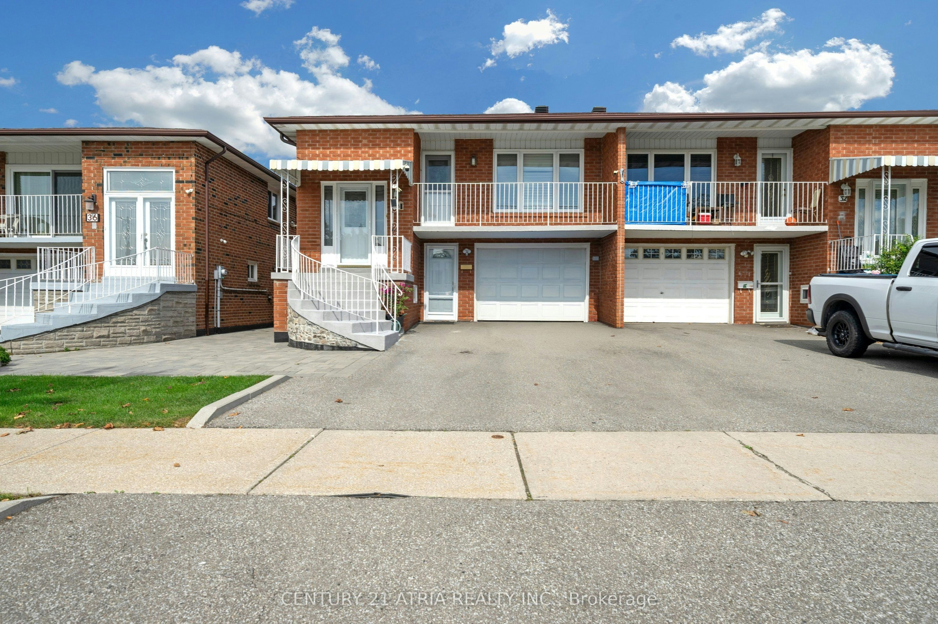 34 Sawmill Road, Toronto, ON, M3L 2M2