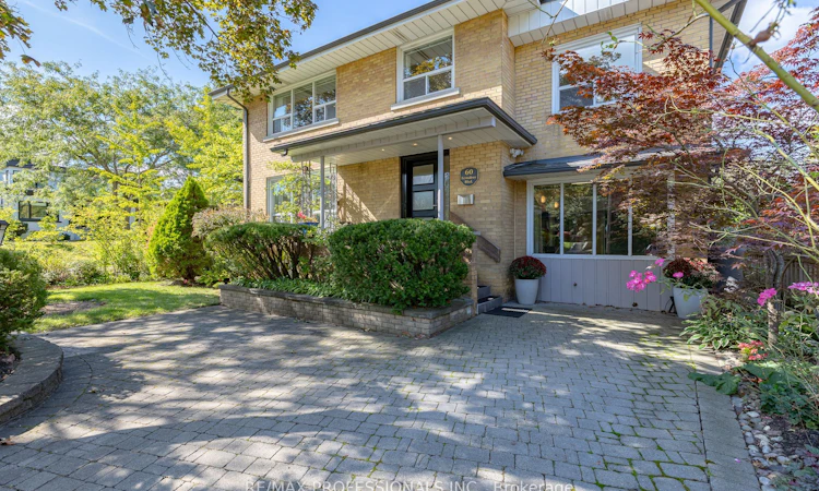 60 Fernalroy Boulevard