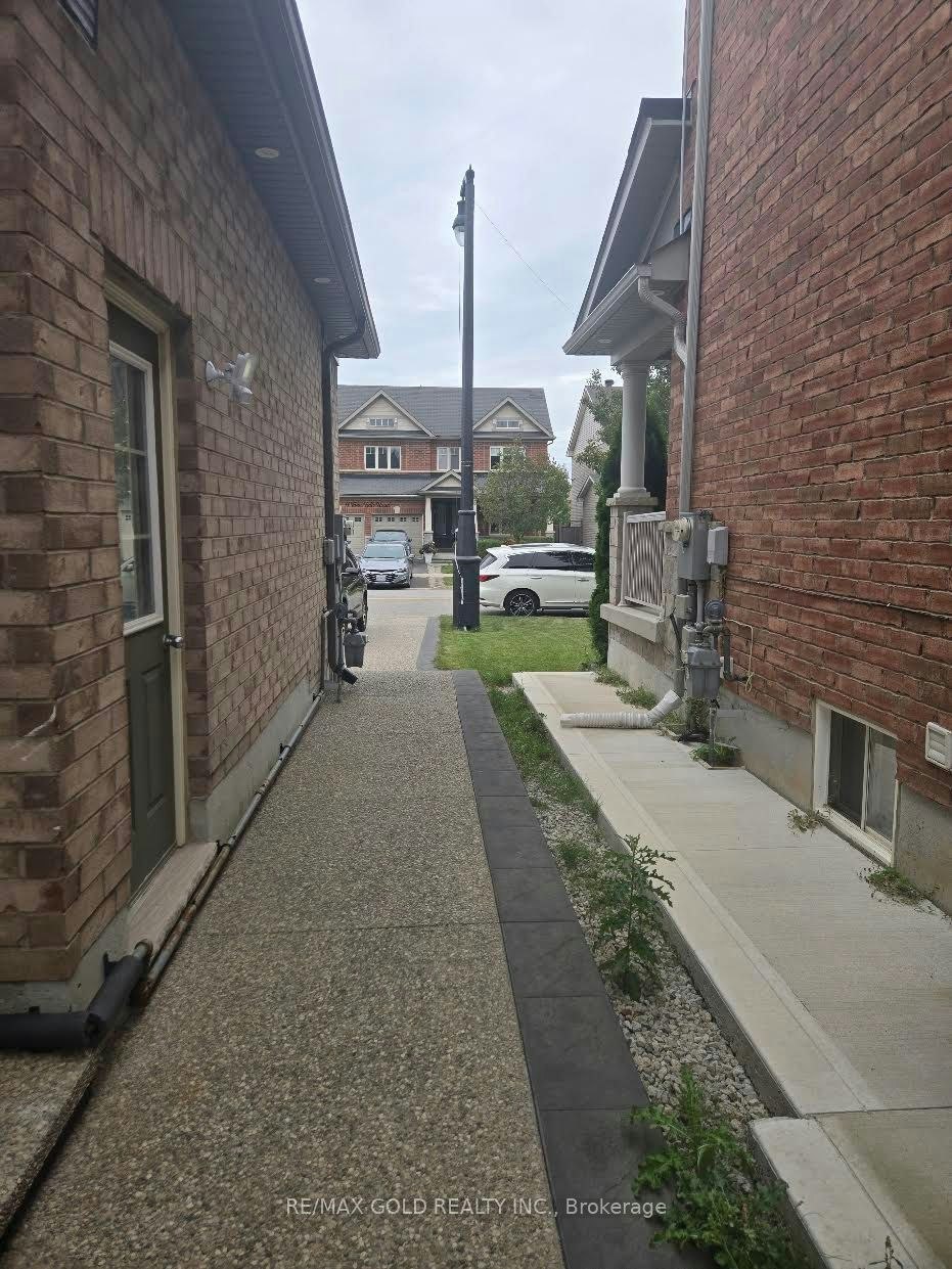 10 Twin Falls Road, Brampton, ON, L6Y 0V4 - 2