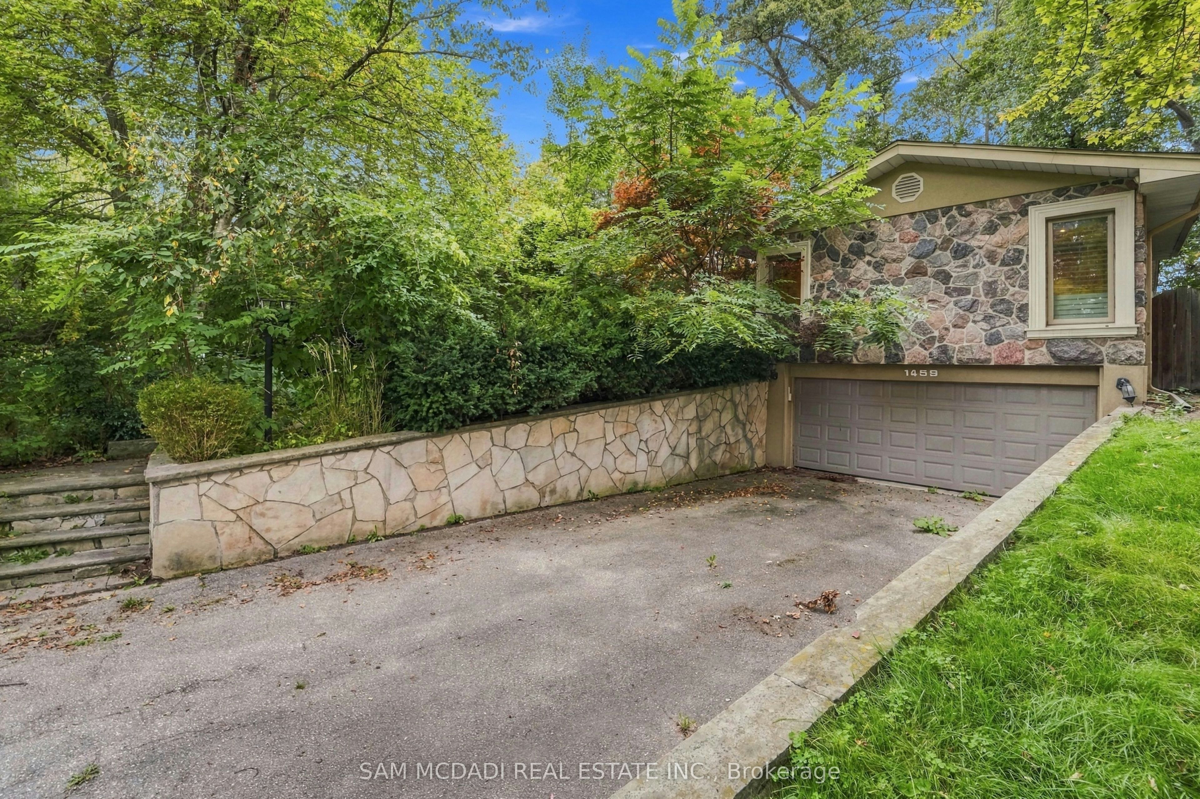 1459 Birchwood Drive, Mississauga, ON, L5J 1T3