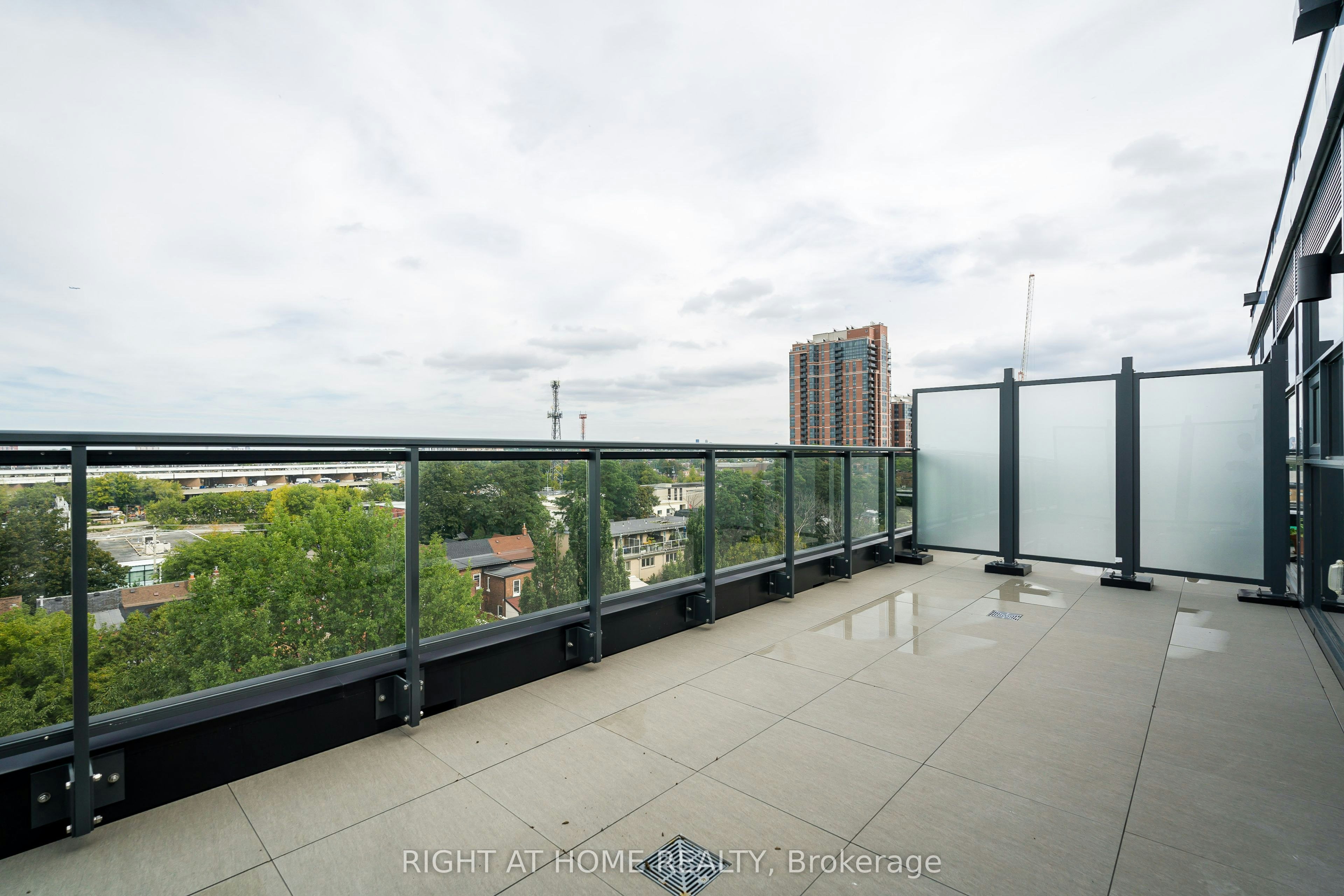 605-2946 Dundas Street W, Toronto, ON, M6P 1Y8 - 18