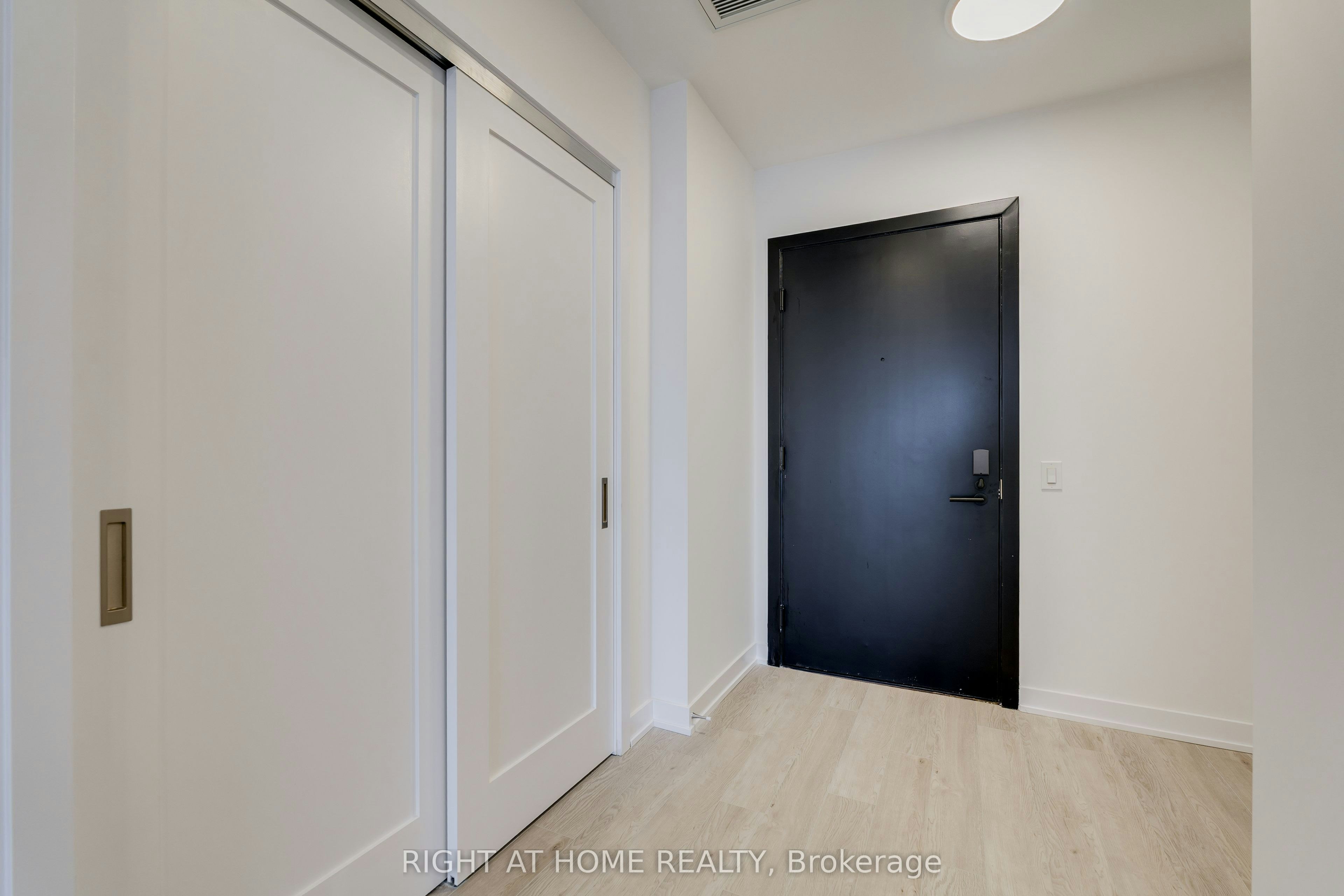 605-2946 Dundas Street W, Toronto, ON, M6P 1Y8 - 4