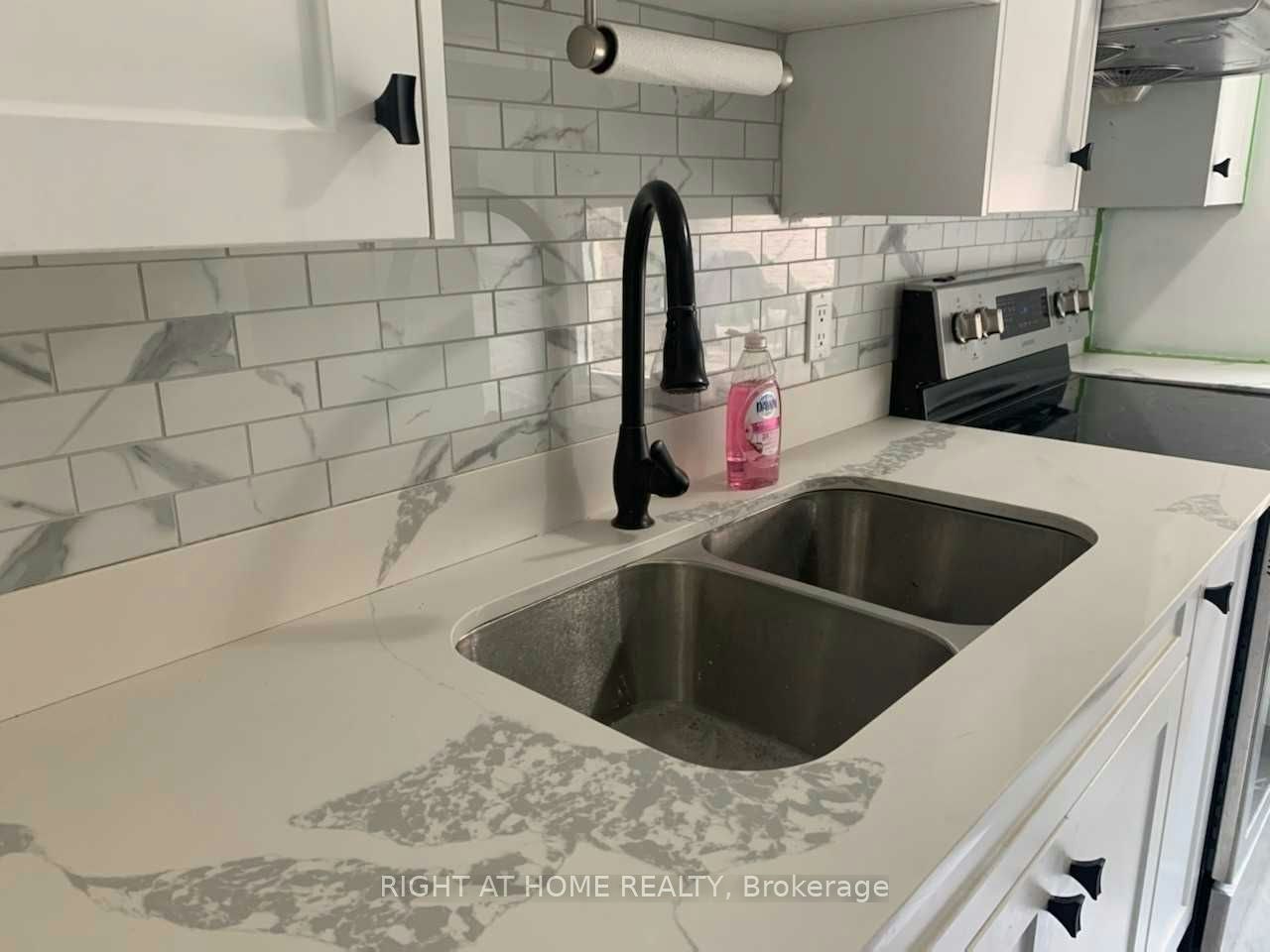 30-16 Rexdale Boulevard, Toronto, ON, M9W 5Z3