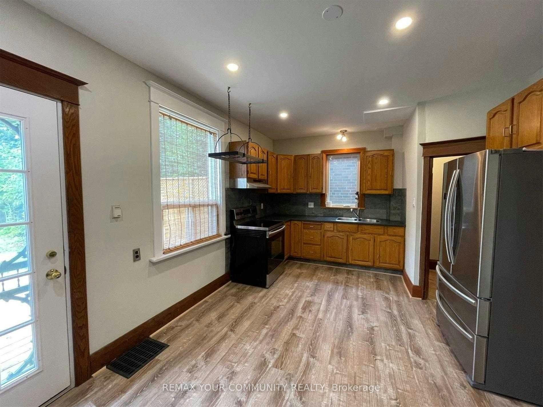 52 Seventh Street, Toronto, ON, M8V 3B2 - 3