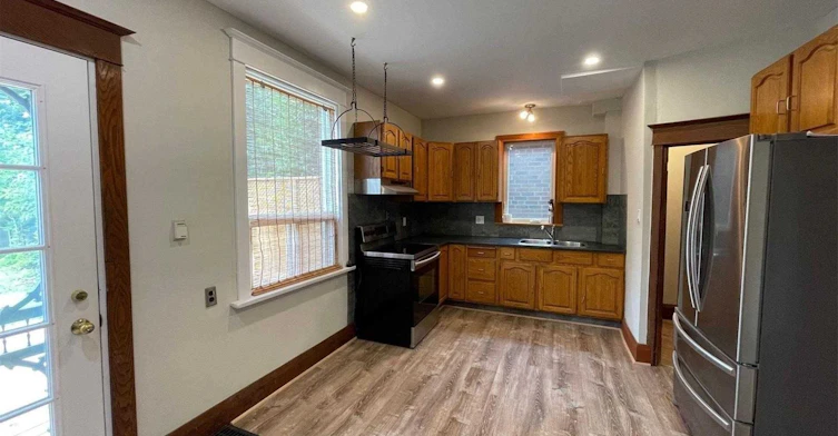 52 Seventh Street, Toronto, ON, M8V 3B2 - 3
