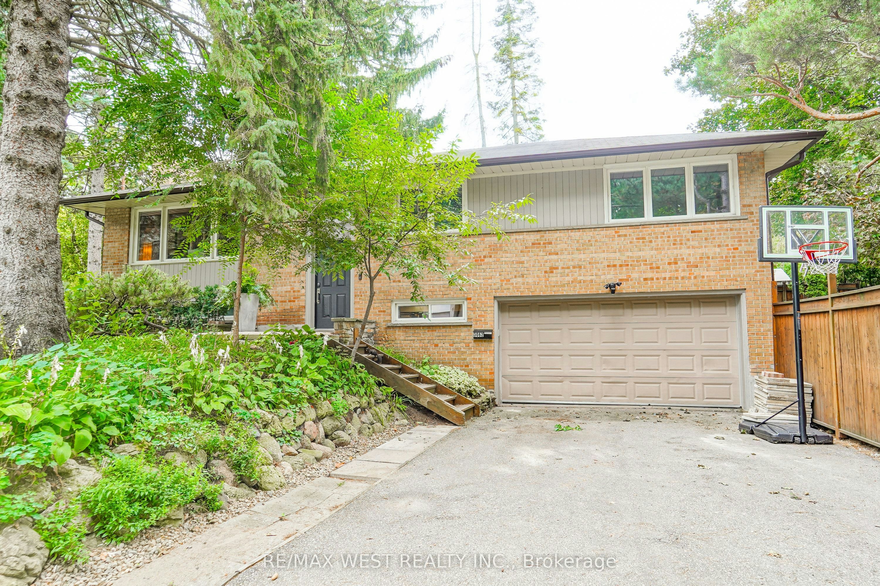 3062 O'hagan Drive, Mississauga, ON, L5C 2C5