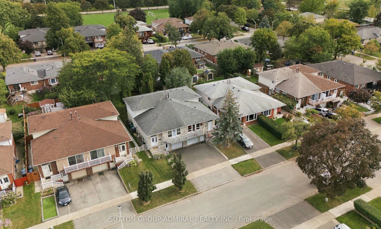 1871 Silverberry Crescent