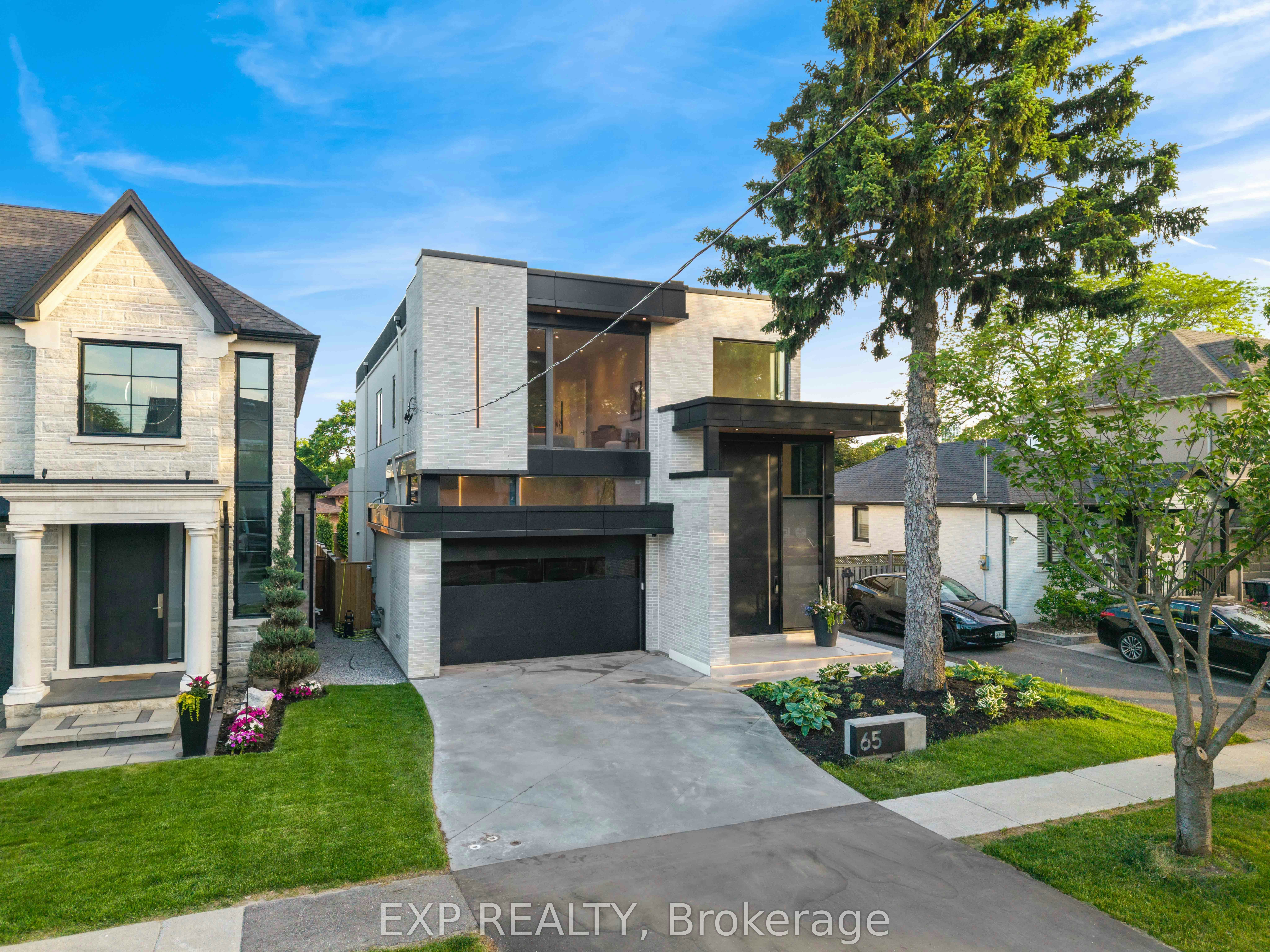 65 Edgecroft Road, Toronto, ON, M8Z 2C1