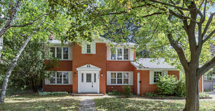1572 Atrium Court, Mississauga, ON, L5H 2B8