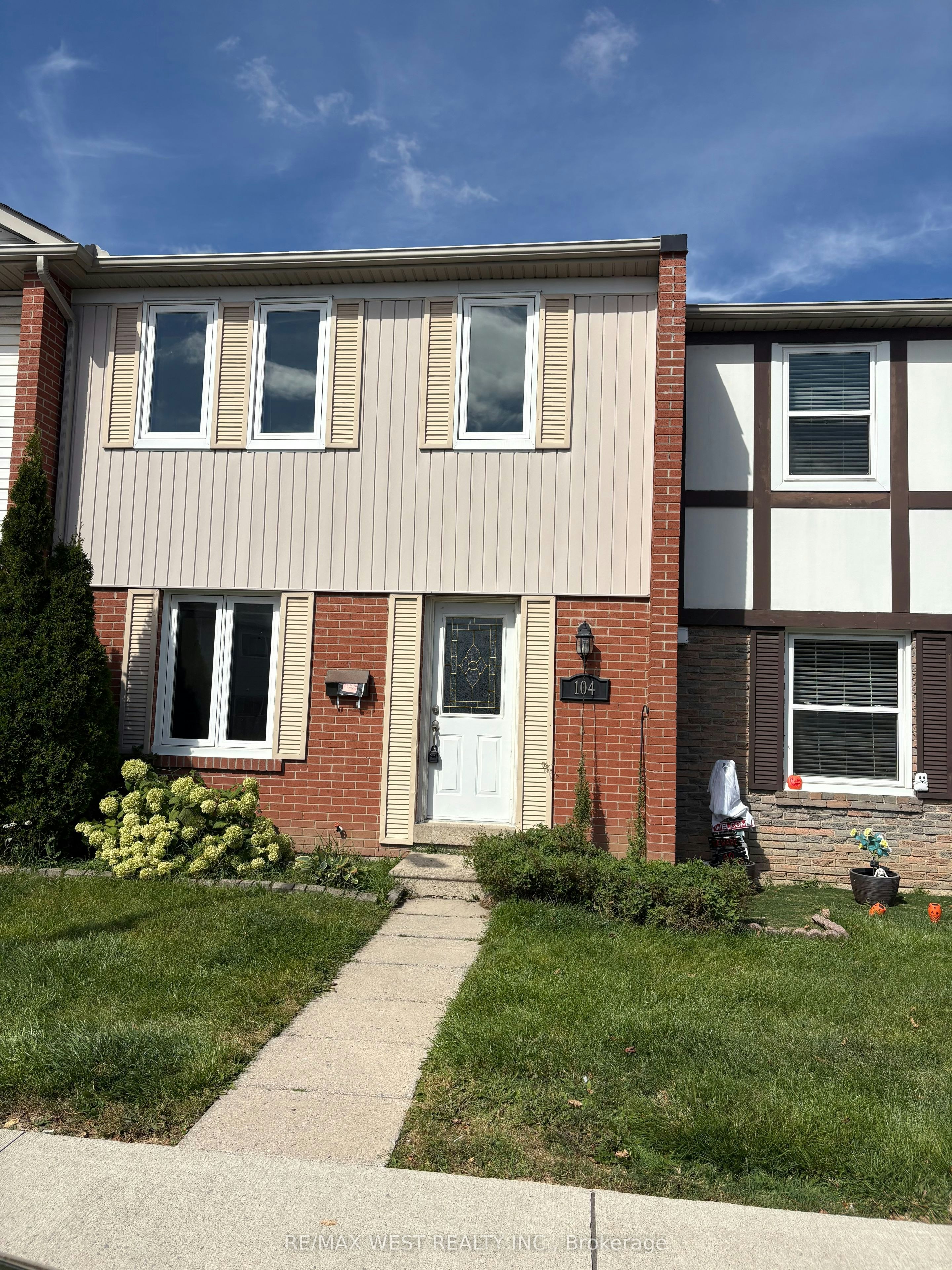 104-900 Central Park Drive S, Brampton, ON, L6S 3J6