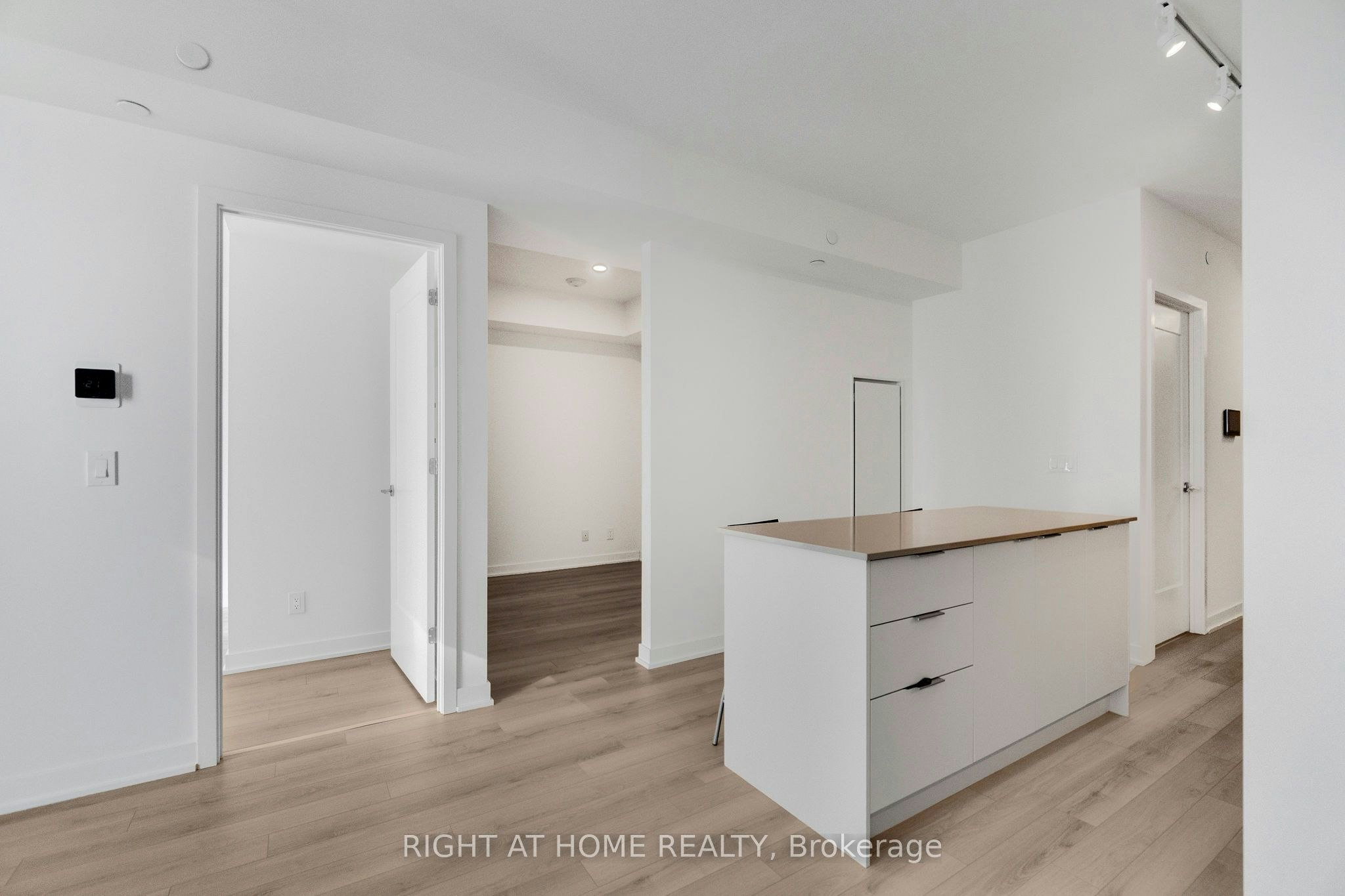 902-3071 Trafalgar Road, Oakville, ON, L6H 8C6 - 19